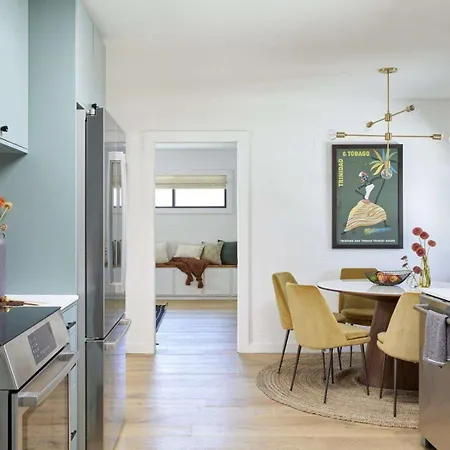 Apartment Place With Big